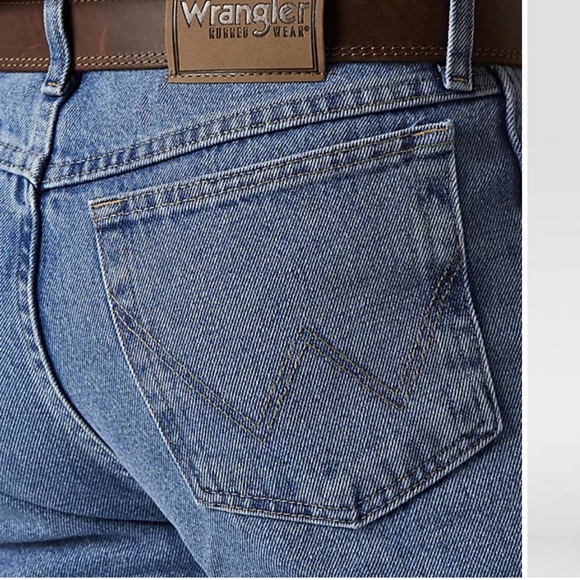 Wrangler Rugged Wear Jeans Mens 42x32 Straight Leg Med Wash Denim Classic Fit - Picture 3 of 8
